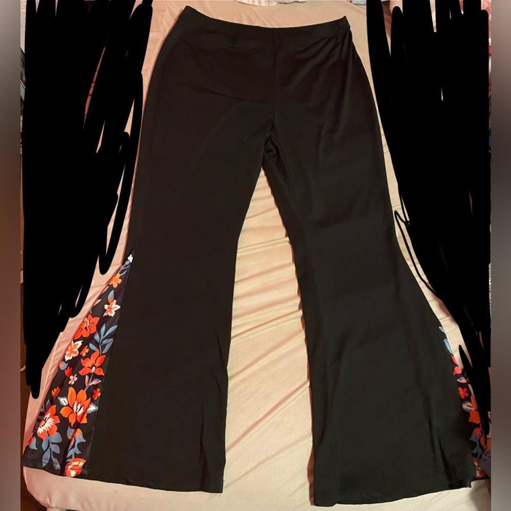 Black Flared Leggings with Flowers